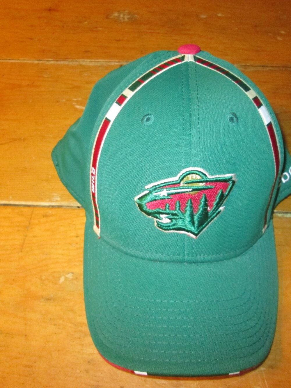 vintage Minnesota Wild reebok mint hat S/ M stretch fit